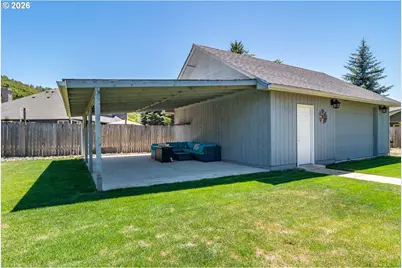 335 Page Rd, Winchester, OR 97495 - Photo 35