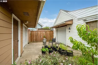 1706 5th St, Tillamook, OR 97141 - Photo 23