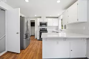 8513 NE Weidler St, Portland, OR 97220 - Photo 9