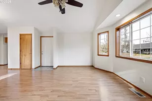 662 S 44th St, Springfield, OR 97478 - Photo 9