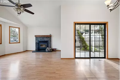 662 S 44th St, Springfield, OR 97478 - Photo 11
