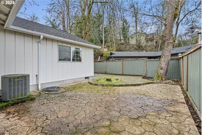 662 S 44th St, Springfield, OR 97478 - Photo 31