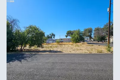 221 W Beech Ave, Hermiston, OR 97838 - Photo 3