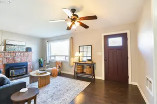 910 E 13th St, The Dalles, OR 97058 - Photo 3