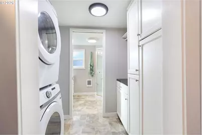 910 E 13th St, The Dalles, OR 97058 - Photo 9