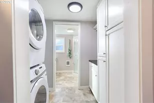 910 E 13th St, The Dalles, OR 97058 - Photo 9