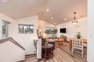 923 E Desperado Trail, Sisters, OR 97759 - Photo 17