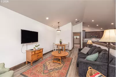 923 E Desperado Trl, Sisters, OR 97759 - Photo 11