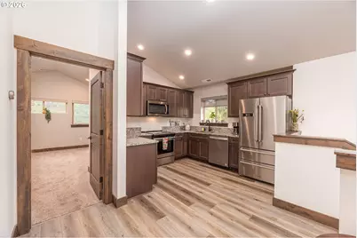 923 E Desperado Trl, Sisters, OR 97759 - Photo 7
