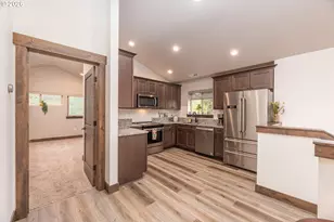 923 E Desperado Trail, Sisters, OR 97759 - Photo 7