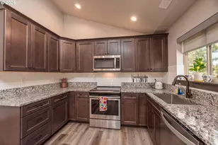 923 E Desperado Trail, Sisters, OR 97759 - Photo 5