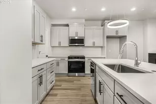 256 NW Mawrcrest Ave, Gresham, OR 97030 - Photo 9