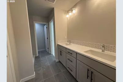 256 NW Mawrcrest Ave, Gresham, OR 97030 - Photo 17