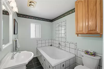 755 Prefontaine Dr, Coos Bay, OR 97420 - Photo 9