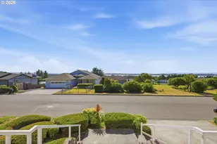 755 Prefontaine Dr, Coos Bay, OR 97420 - Photo 39