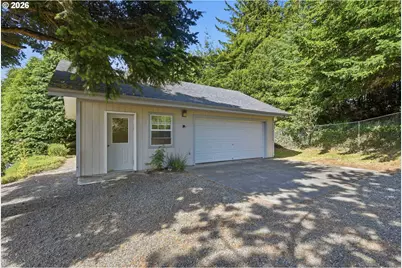 755 Prefontaine Dr, Coos Bay, OR 97420 - Photo 33