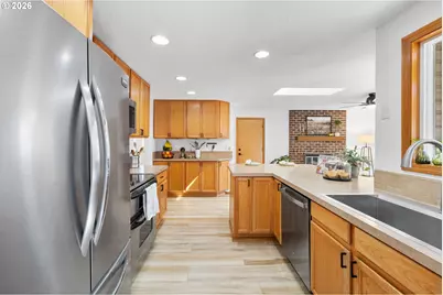 2439 SE Willow Dr, Hillsboro, OR 97123 - Photo 9