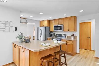 2439 SE Willow Dr, Hillsboro, OR 97123 - Photo 11