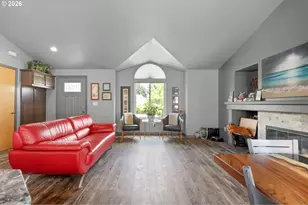 748 SE 10th St, Troutdale, OR 97060 - Photo 5