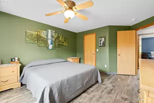 748 SE 10th St, Troutdale, OR 97060 - Photo 33
