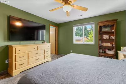 748 SE 10th St, Troutdale, OR 97060 - Photo 33