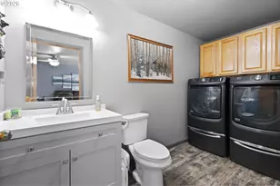 748 SE 10th St, Troutdale, OR 97060 - Photo 39