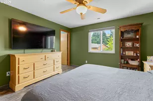 748 SE 10th St, Troutdale, OR 97060 - Photo 31