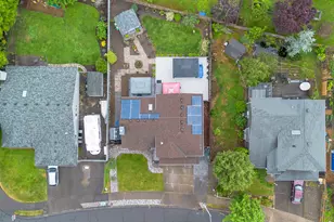 748 SE 10th St, Troutdale, OR 97060 - Photo 3