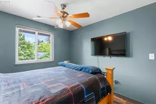 748 SE 10th St, Troutdale, OR 97060 - Photo 29