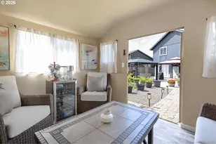 748 SE 10th St, Troutdale, OR 97060 - Photo 47