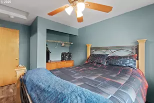 748 SE 10th St, Troutdale, OR 97060 - Photo 27