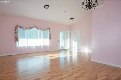 1273 SE 4th Ave, Mill City, OR 97360 - Photo 7