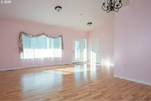 1273 SE 4th Ave, Mill City, OR 97360 - Photo 7