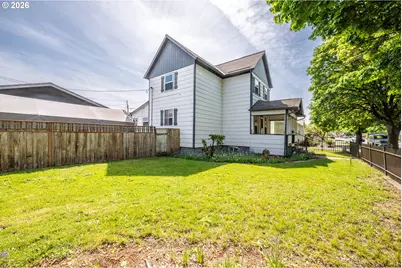 136 SW 3rd Ave, Castle Rock, WA 98611 - Photo 3