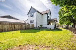 136 SW 3rd Ave, Castle Rock, WA 98611 - Photo 3