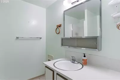 3027 SW Illinois St, Portland, OR 97239 - Photo 31