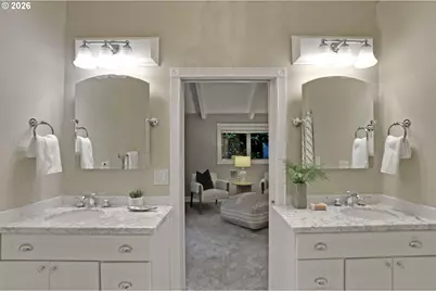 8725 SW White Pine Ln, Portland, OR 97225 - Photo 21