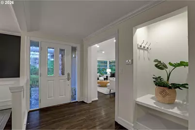 8725 SW White Pine Ln, Portland, OR 97225 - Photo 5