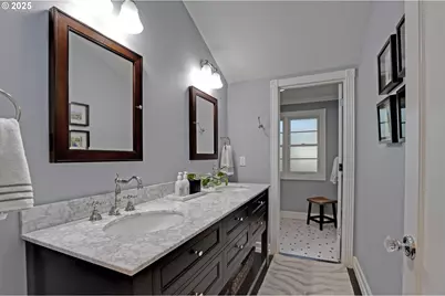 8725 SW White Pine Ln, Portland, OR 97225 - Photo 31