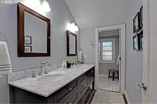 8725 SW White Pine Ln, Portland, OR 97225 - Photo 31