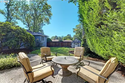 8725 SW White Pine Ln, Portland, OR 97225 - Photo 35