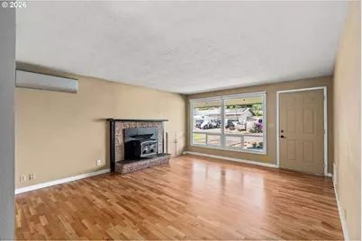 1128 S 11th St, Cottage Grove, OR 97424 - Photo 3
