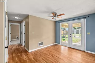 1128 S 11th St, Cottage Grove, OR 97424 - Photo 7