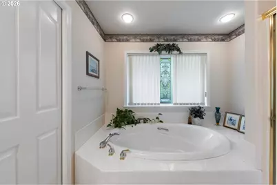 310 NW Foxglove St, Dallas, OR 97338 - Photo 31