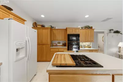 310 NW Foxglove St, Dallas, OR 97338 - Photo 17