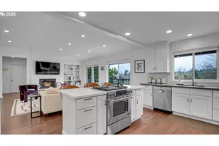 17920 Meadowlark Ln, Lake Oswego, OR 97034 - Photo 17