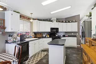 2120 Robins Ln SE, Salem, OR 97306 - Photo 17