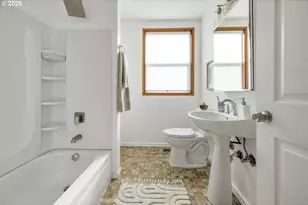 4914 Northeast Pacific Street, Portland, OR 97213 - Photo 23