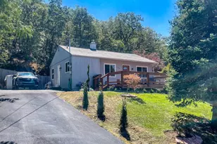 1389 NE Brooklyn Ave, Roseburg, OR 97470 - Photo 1