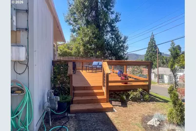 1389 NE Brooklyn Ave, Roseburg, OR 97470 - Photo 3